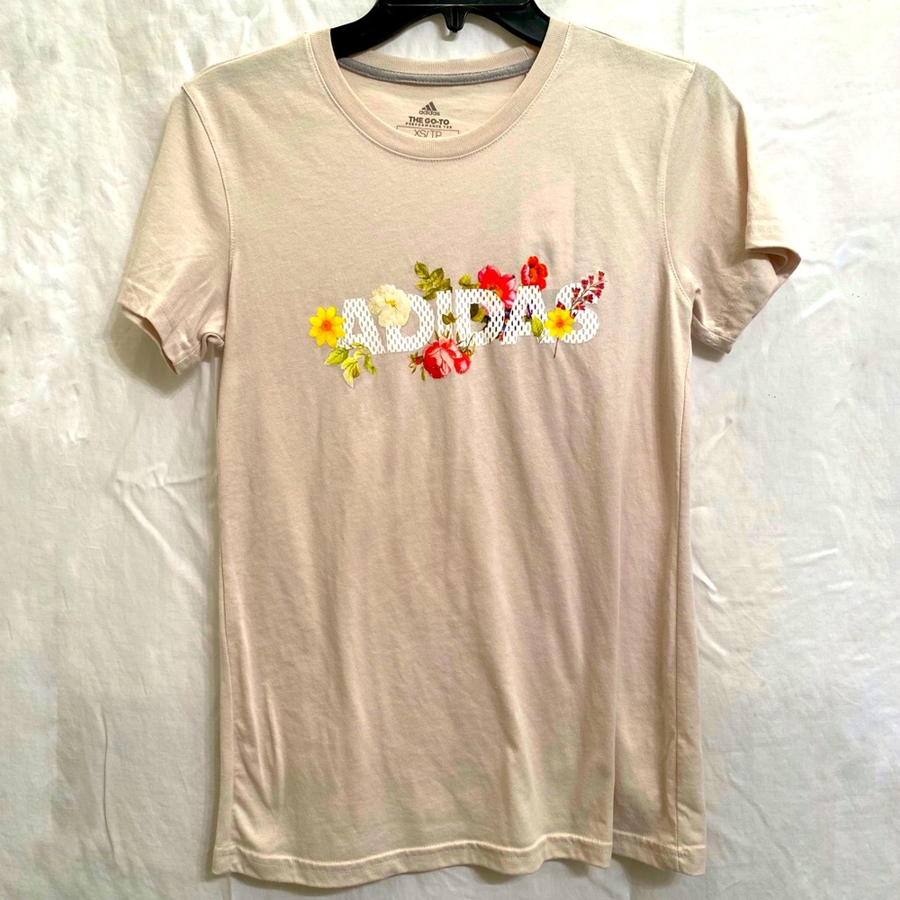 Small offwhite Adidas tee (New with tags)